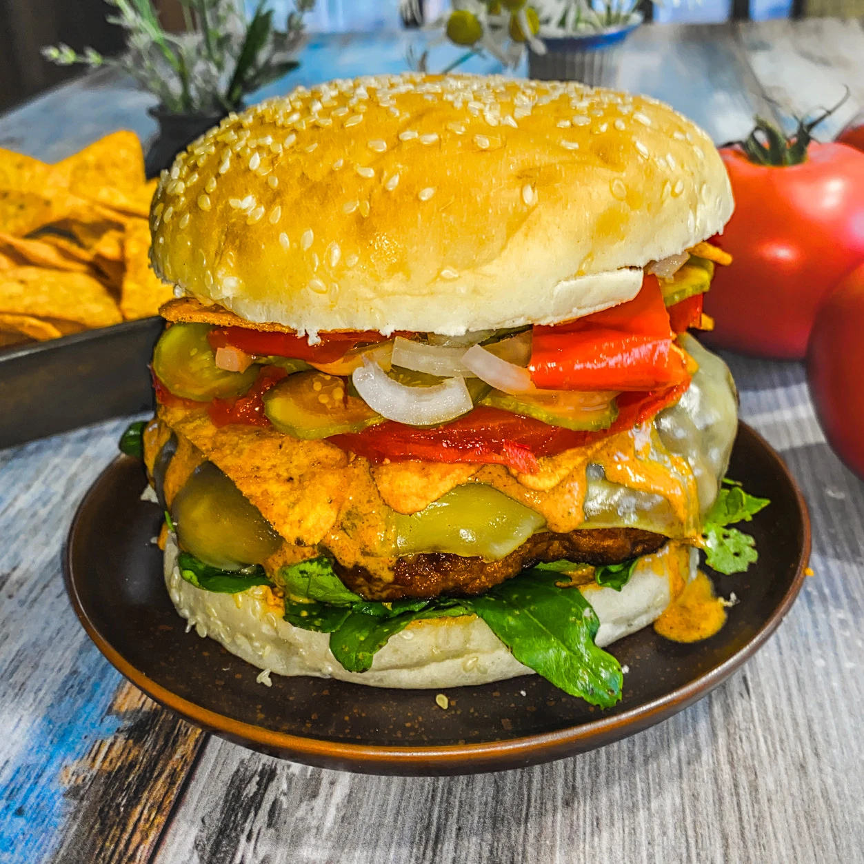 Burger z boczkiem, cheddarem i cayenne