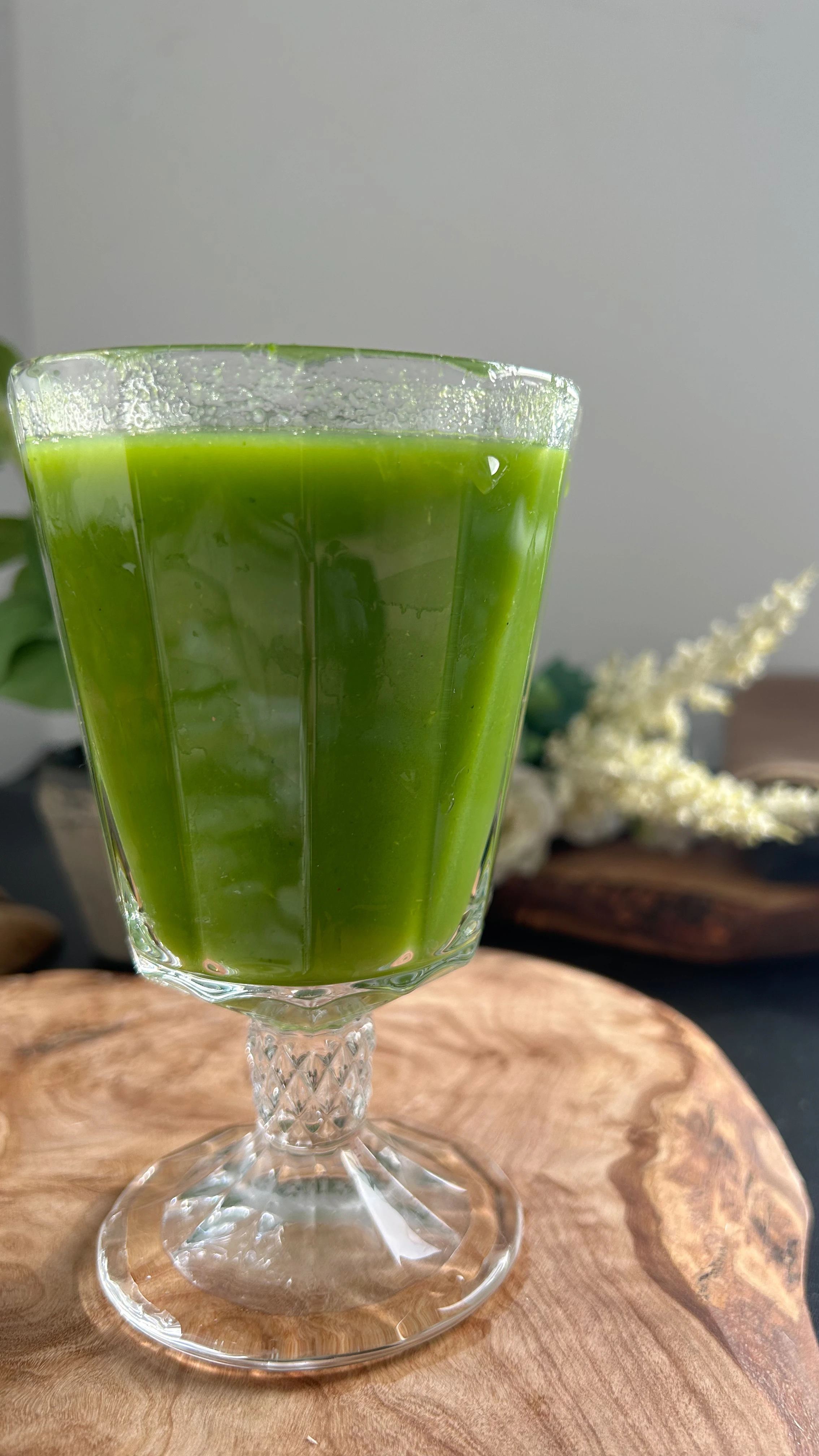 Zielony sok z pietruszki, selera i kiwi